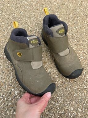 Keen Kootenay II Waterproof Shoes Boots Kids Size 4 Camping Hiking Outdoor